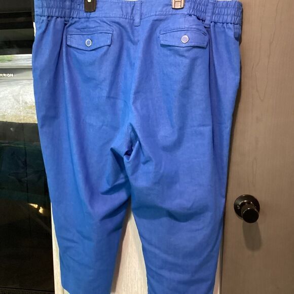 NWOT. Larry Levine Brand Women’s 20W Royal Blue Capris - Picture 5 of 9